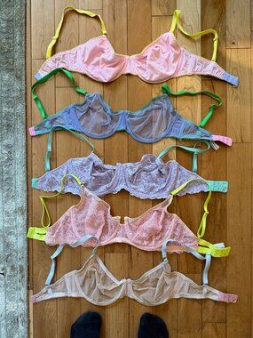 Lot of five 32F Dora Larsen bras